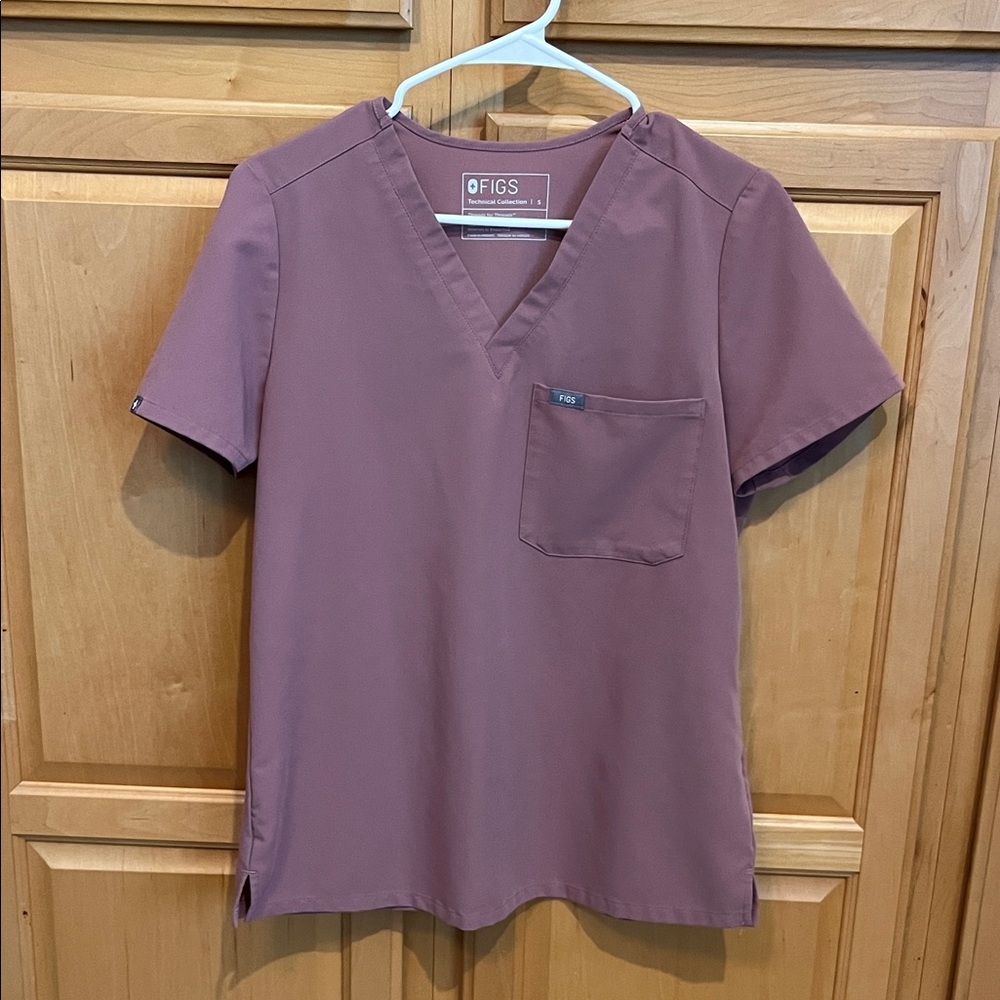 Figs Mauve V-Neck Scrub Top